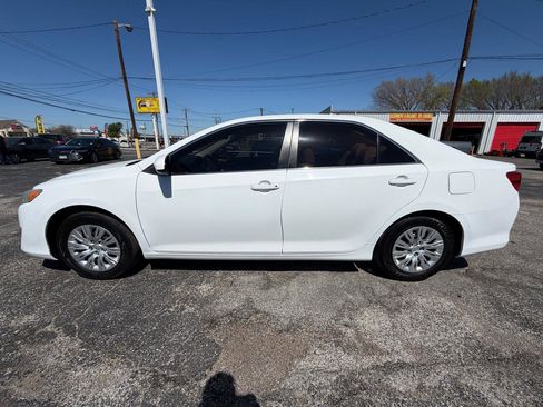 Used 2014 Toyota Camry L image 8