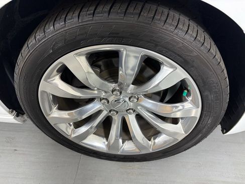 Used 2019 Chrysler 300 Touring w/ Chrome Appearance Package RWD image 10