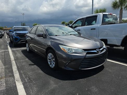 Used 2016 Toyota Camry LE FWD image 2