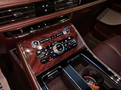 Used 2020 Lincoln Aviator Black Label w/ Dynamic Handling Package image 22