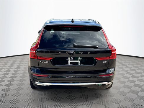 Used 2023 Volvo XC60 B5 Plus image 7