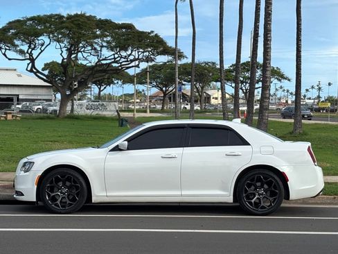 Used 2019 Chrysler 300 S image 2