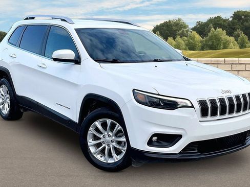 Used 2019 Jeep Cherokee Latitude w/ Popular Appearance Group FWD image 2