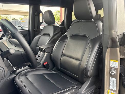 Used 2025 Ford Bronco Outer Banks AWD/4WD image 9