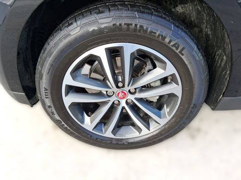 Used 2017 Jaguar F-PACE Premium image 11