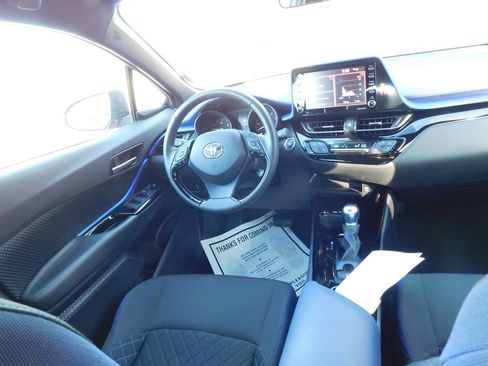 Used 2020 Toyota C-HR XLE image 6