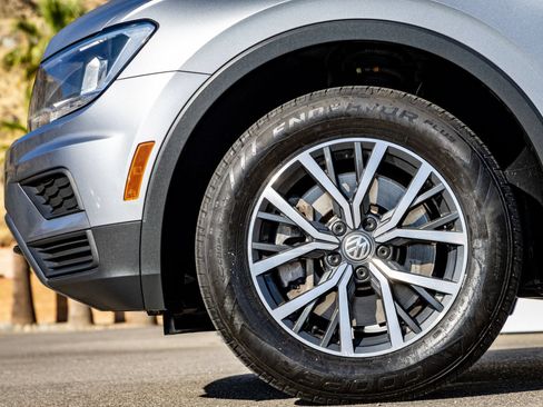 Used 2020 Volkswagen Tiguan SE w/ 3rd Row Seat Package AWD/4WD image 5