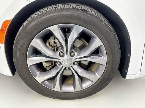 Used 2019 Chrysler Pacifica Limited w/ Tire & Wheel Group image 45