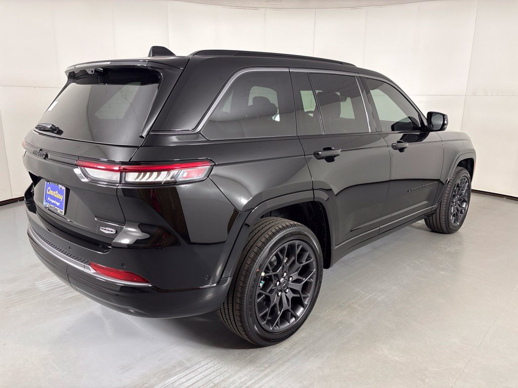 New 2027 Jeep Grand Cherokee Summit w/ Adv Protech Group IV AWD/4WD image 8
