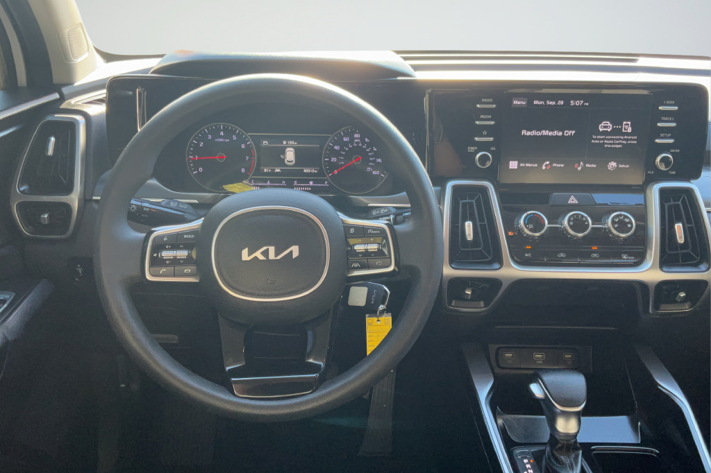 Used 2022 Kia Sorento LX FWD image 12