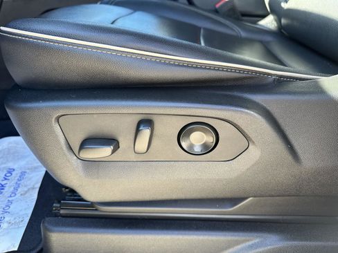 Used 2023 Chevrolet Suburban Premier image 22