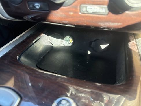 Used 2015 Nissan Pathfinder Platinum image 31