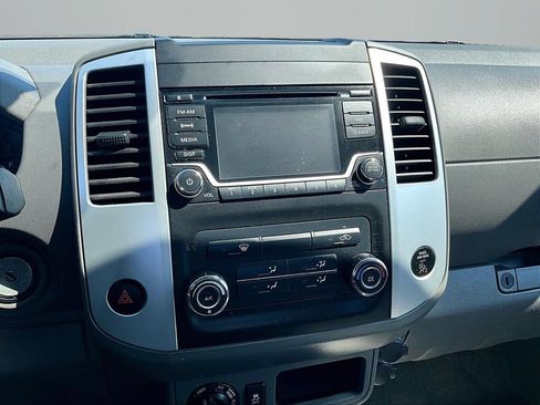 Used 2015 Nissan Frontier SV AWD/4WD image 6
