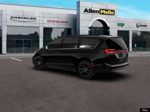 New 2026 Chrysler Pacifica Limited image 4