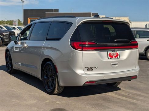 New 2026 Chrysler Pacifica Select image 5
