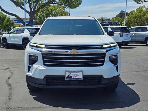 New 2026 Chevrolet Traverse LT w/ Driver Confidence Package FWD image 2