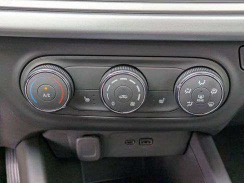 New 2026 Chevrolet Trax RS w/ Sunroof Package image 19