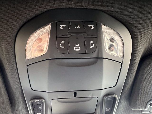 Used 2025 Chrysler Pacifica Limited FWD image 34