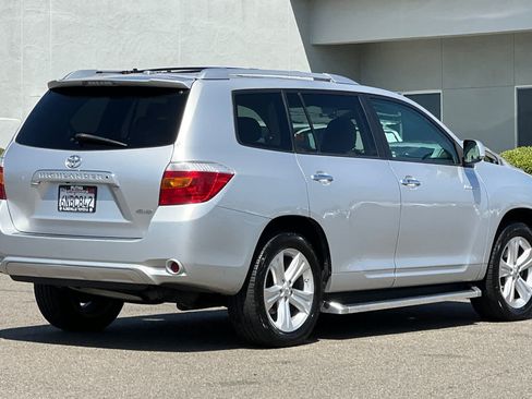 Used 2010 Toyota Highlander Limited AWD/4WD image 2