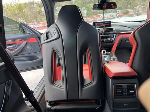 Used 2018 BMW M4 Coupe w/ Competition Package RWD image 7