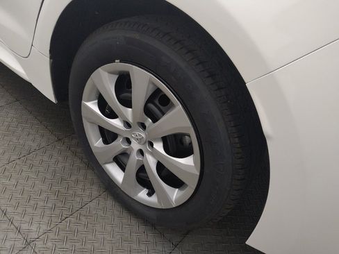 Used 2025 Toyota Corolla LE FWD image 31
