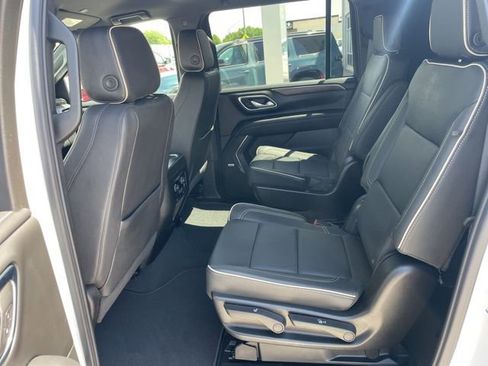 Used 2024 Chevrolet Suburban Premier AWD/4WD image 7
