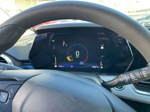 Used 2025 Chevrolet Trax LT image 41