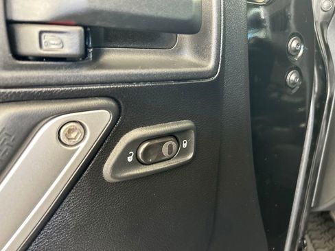 Used 2012 Jeep Wrangler Unlimited Rubicon w/ Connectivity Group AWD/4WD image 38