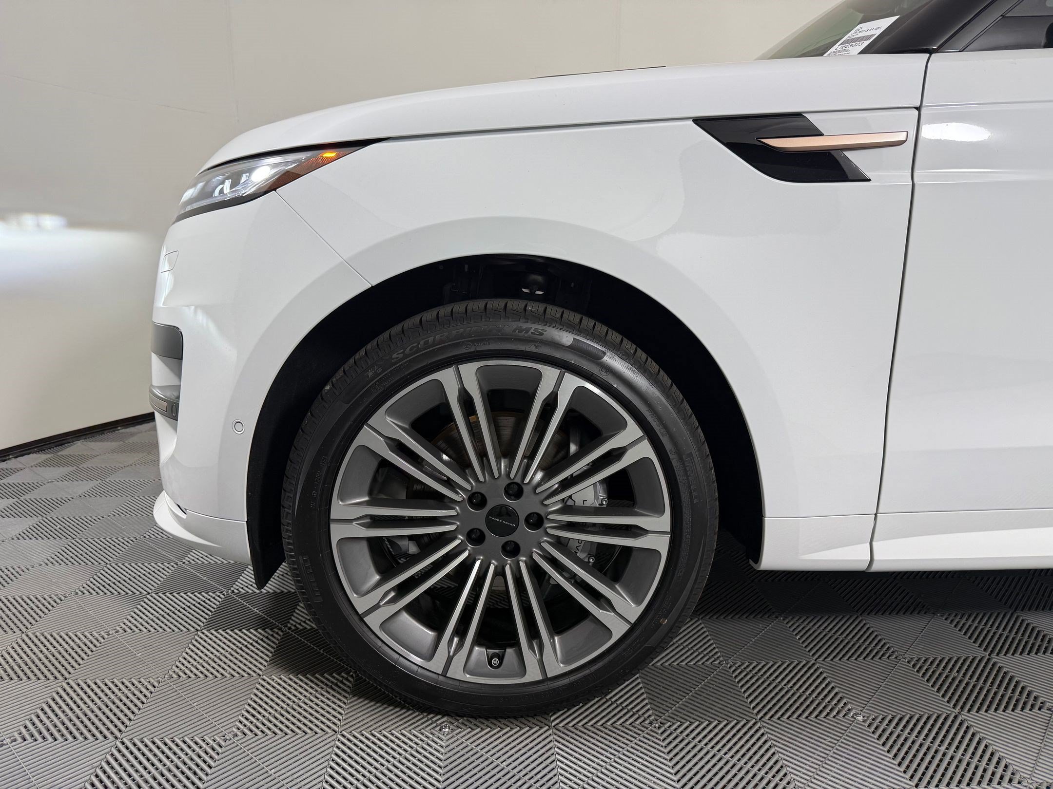 New 2026 Land Rover Range Rover Sport Dynamic SE AWD/4WD image 12
