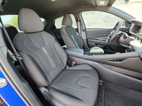 Used 2025 Hyundai Elantra Sport FWD image 18