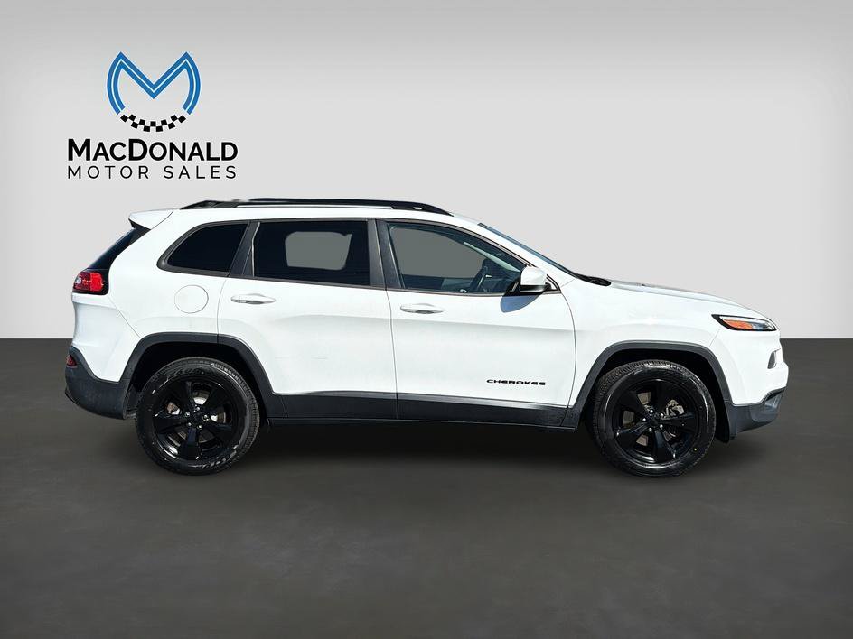 Used 2016 Jeep Cherokee Latitude w/ Cold Weather Group AWD/4WD image 8