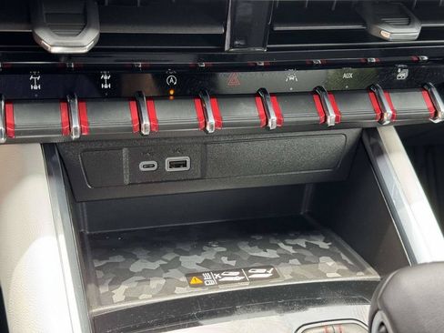 Used 2024 GMC Canyon AT4X w/ AT4X AEV Edition AWD/4WD image 9
