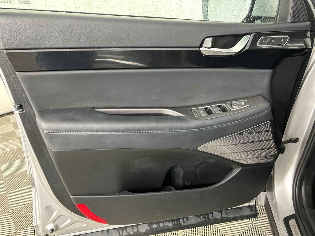 Used 2022 Hyundai Palisade Limited w/ Cargo Package FWD image 11