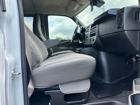 Used 2025 Chevrolet Express 3500 LT w/ LT Preferred Equipment Group RWD image 22