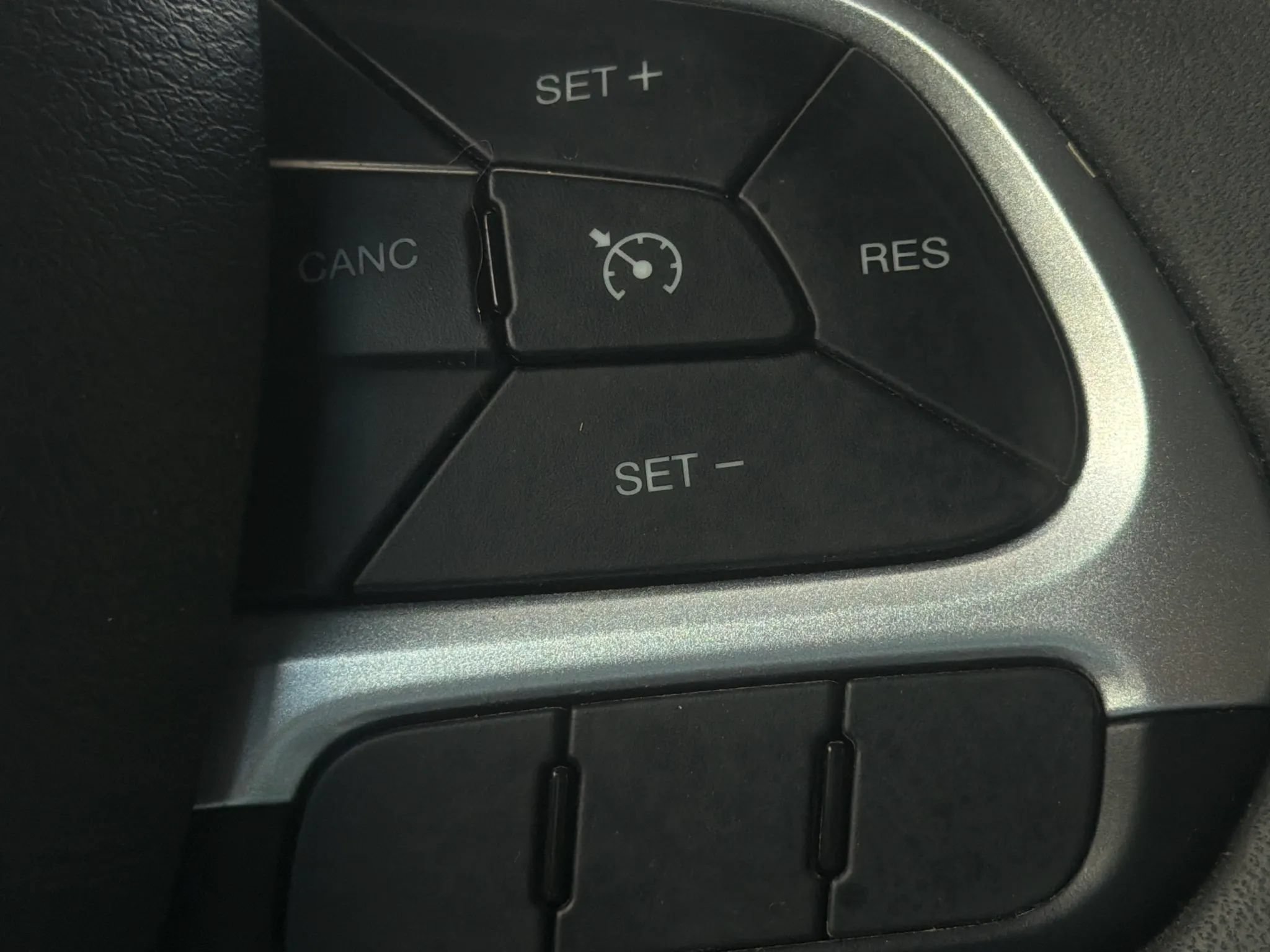 Used 2019 Jeep Renegade Latitude w/ Safety & Security Group II FWD image 30
