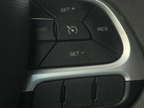 Used 2019 Jeep Renegade Latitude w/ Safety & Security Group II FWD image 30