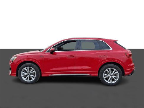 Used 2022 Audi Q3 2.0T Premium w/ Convenience Package image 4