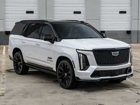 Used 2025 Cadillac Escalade V w/ LPO, ONYX Package AWD/4WD image 26