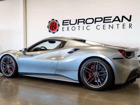 Used 2017 Ferrari 488 Spider image 30