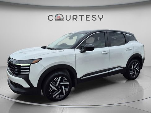 Certified 2025 Nissan Kicks SV FWD image 1