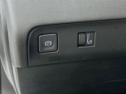 Used 2022 Buick Enclave Essence image 15