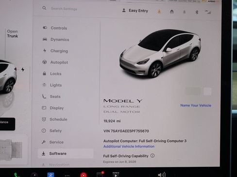 Used 2023 Tesla Model Y Long Range AWD/4WD image 37