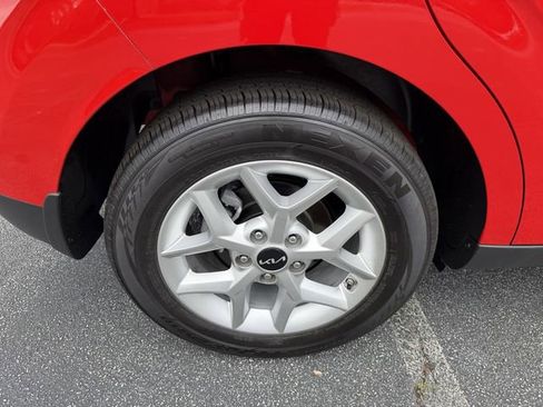 Certified 2025 Kia Soul LX w/ LX Technology Package FWD image 39