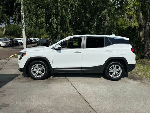 Used 2024 GMC Terrain SLE image 2