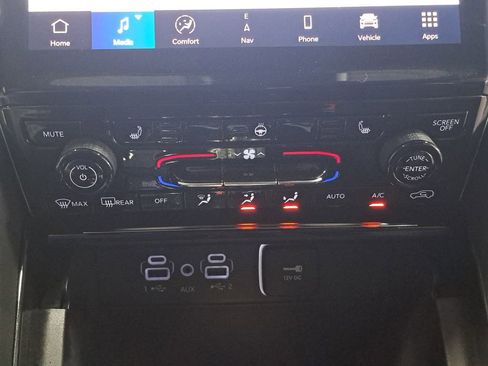 Used 2023 Jeep Grand Cherokee Limited image 24