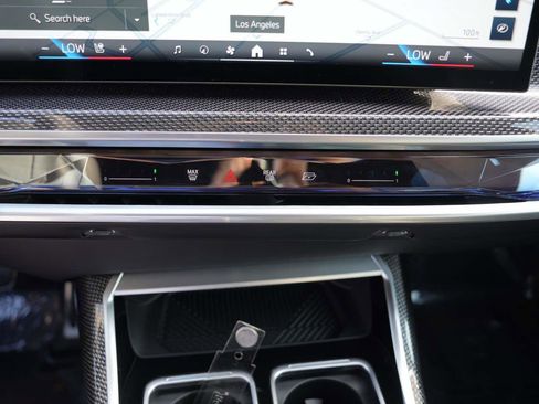 Used 2025 BMW i7 M70 image 17