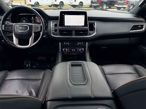 Used 2022 GMC Yukon XL SLT w/ SLT Luxury Package image 3