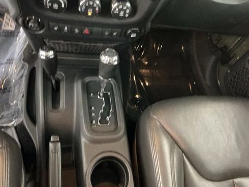 Used 2015 Jeep Wrangler Unlimited Rubicon w/ Katzkin Premium Leather Group AWD/4WD image 18