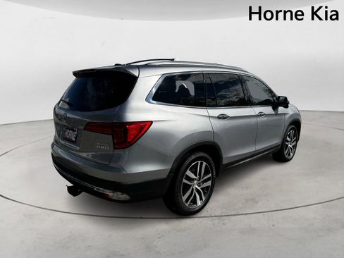 Used 2017 Honda Pilot Touring image 4