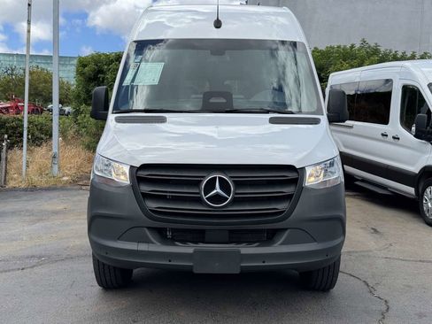 Used 2025 Mercedes-Benz Sprinter 2500 image 5